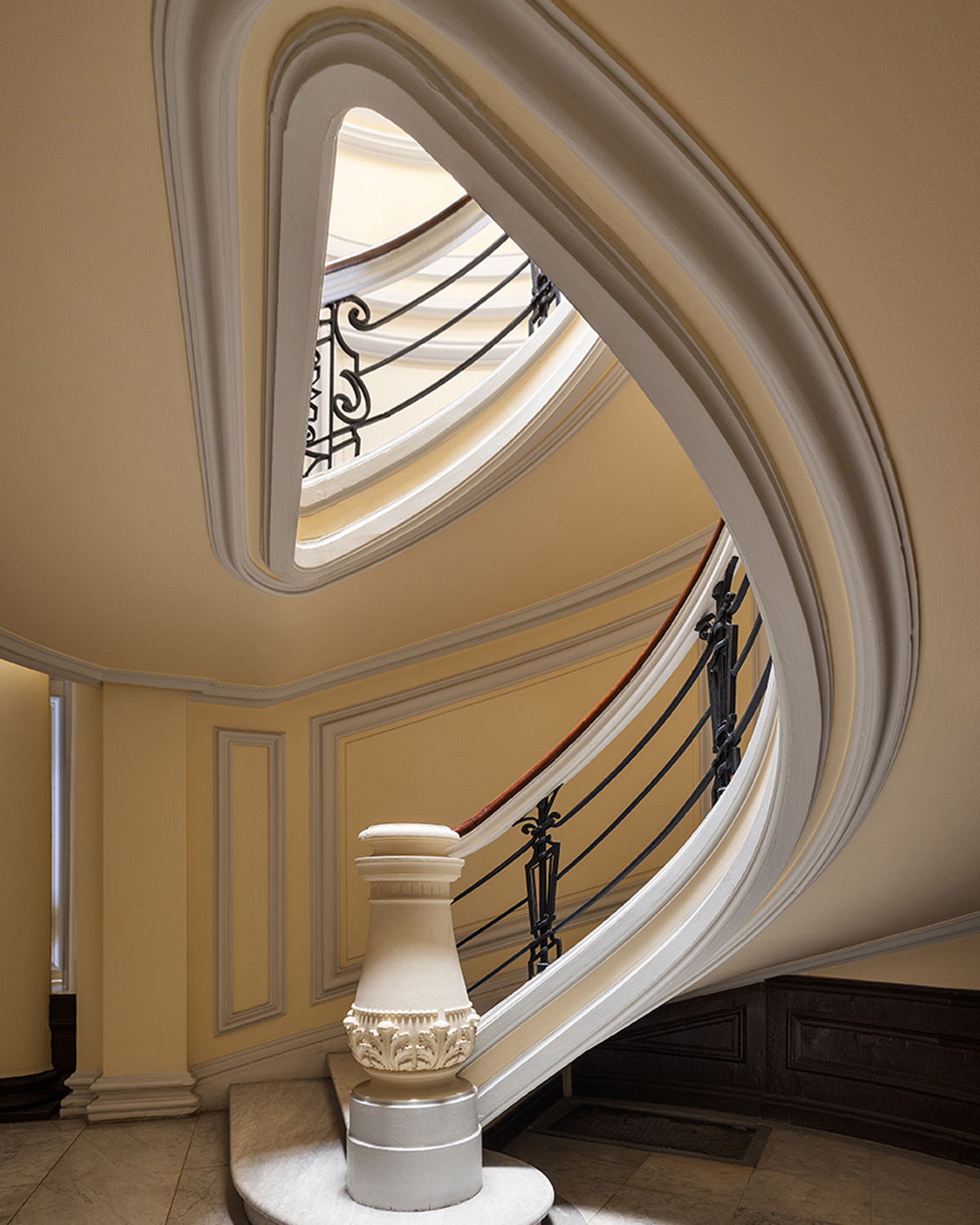Interior del edificio de Casa Decor 2026 en el Barrio de las Letras de Madrid con arquitectura y diseño contemporáneo