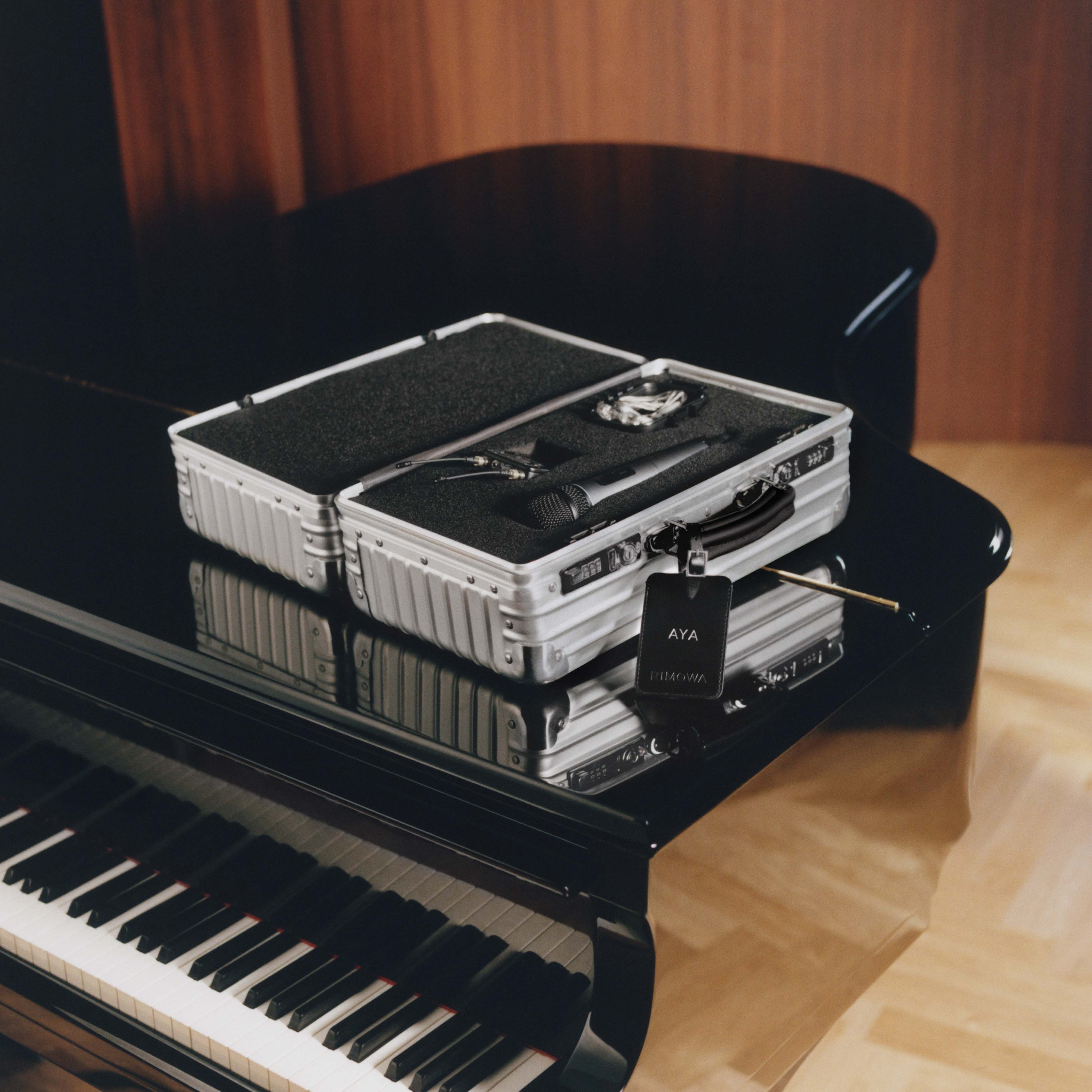 Estuche RIMOWA Classic personalizado para el equipo musical de Hans Zimmer