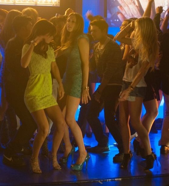 Celebrando con objetos robados en discoteca