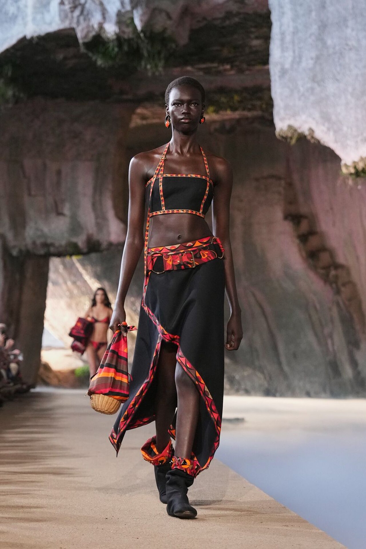 Vestido lencero fluido con estampado Marmo en la colección Pucci Primavera-Verano 2026