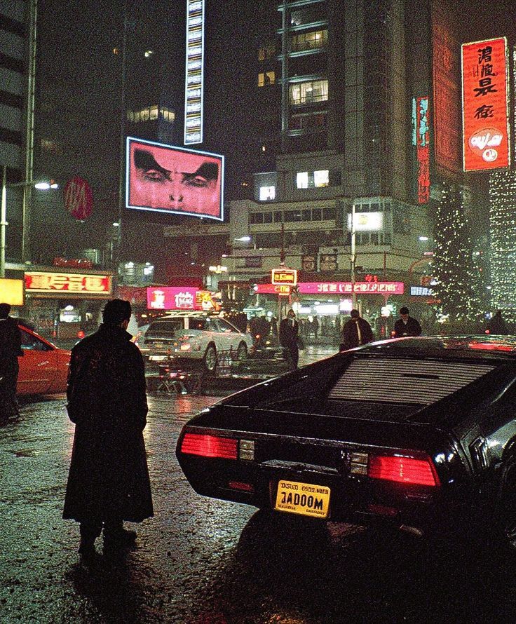 Paisaje urbano nocturno inspirado en Blade Runner (1982), con rascacielos iluminados por neones y lluvia sobre la ciudad futurista.