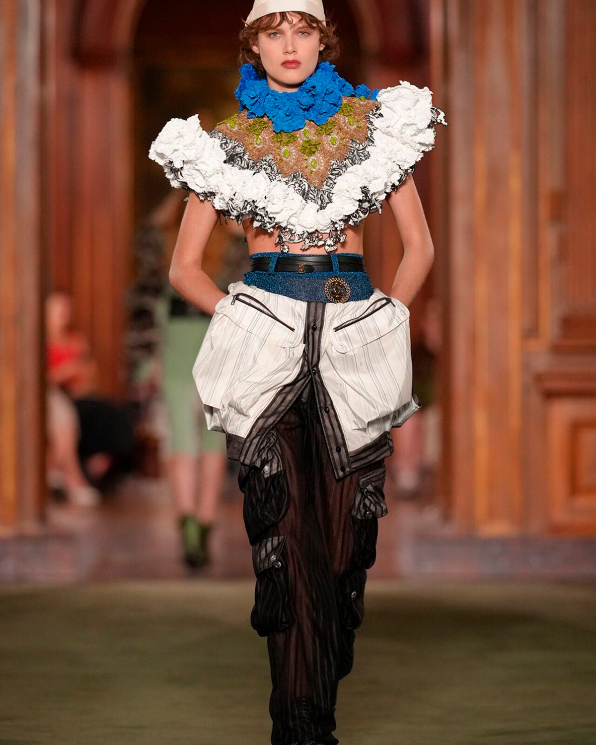 Modelo en el cierre del desfile Louis Vuitton Cruise 2027 en Nueva York