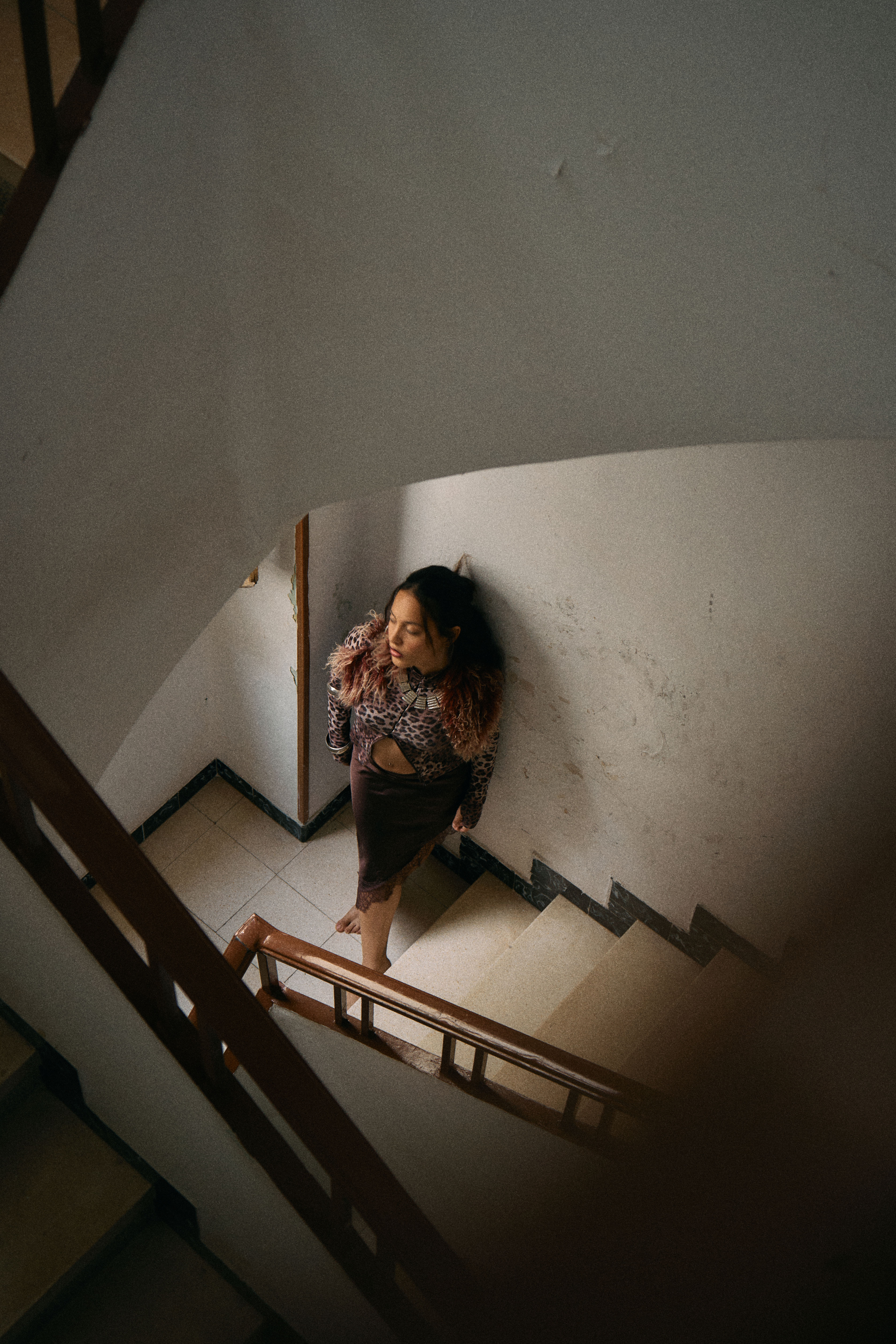 Continuación de serie editorial de moda con estética escultórica y narrativa visual