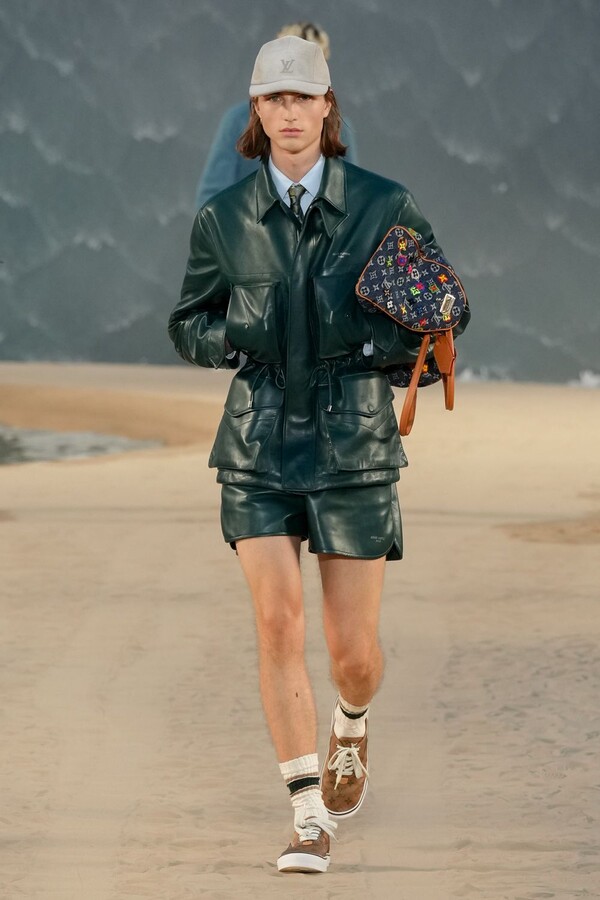 Contraste entre lujo y vestuario playero en Louis Vuitton SS27