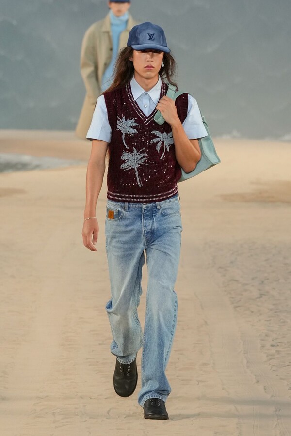 Accesorios inspirados en el surf y bordados colaborativos en Louis Vuitton SS27