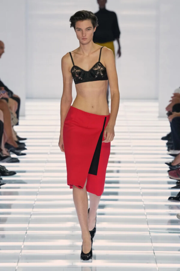 Primer look del desfile de Prada Primavera/Verano 2027