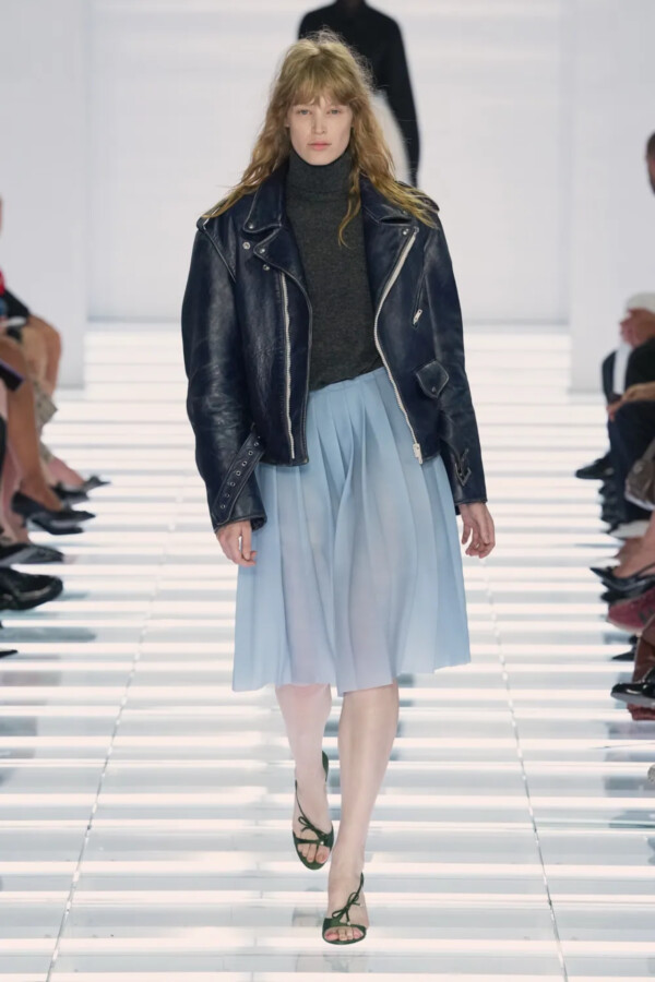 Detalle de un estilismo del desfile de Prada Primavera/Verano 2027