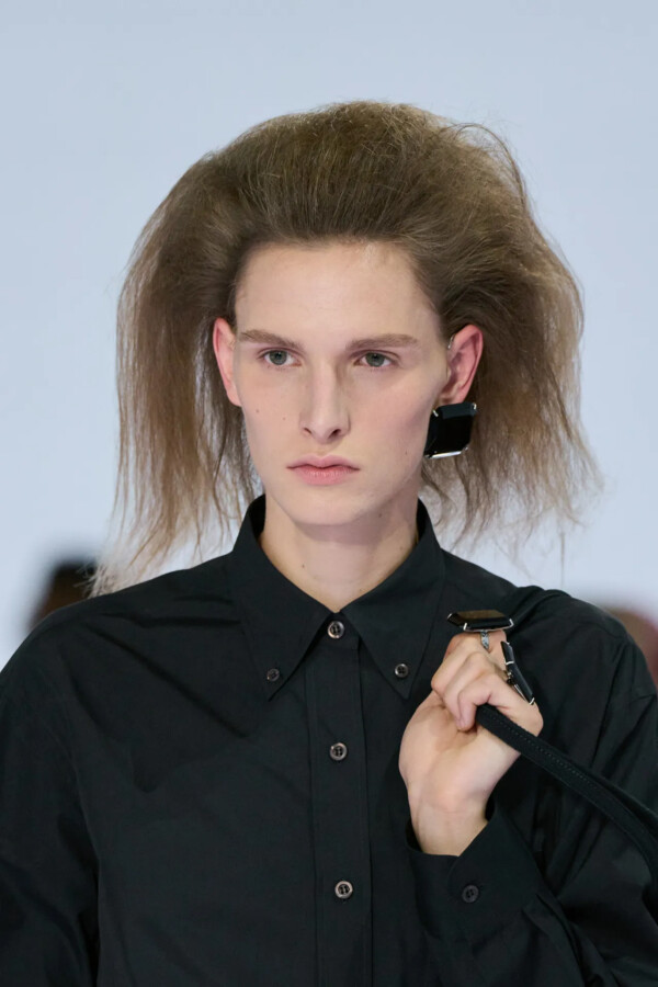 Detalle de un estilismo del desfile de Prada Primavera/Verano 2027